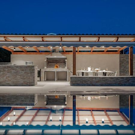 Antonia Villa - Luxurious Serenity With Private Pool, By Zantewize Kalipádhon Exteriér fotografie