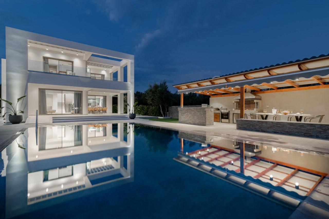 Antonia Villa - Luxurious Serenity With Private Pool, By Zantewize Kalipádhon Exteriér fotografie